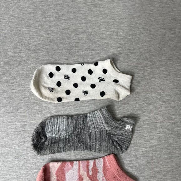 Victoria’s Secret PINK Women’s Mismatched Crew Socks - Picture 3 of 5
